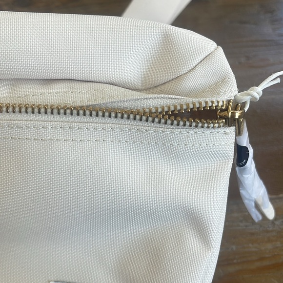 Herschel Fanny Pack - Picture 3 of 9